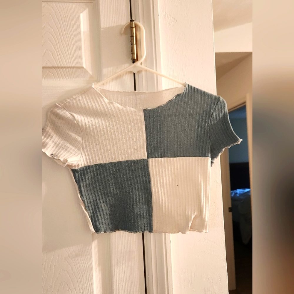 White and green cropped shirt